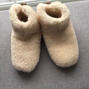 UGG pull on slippers - moving need to downsize